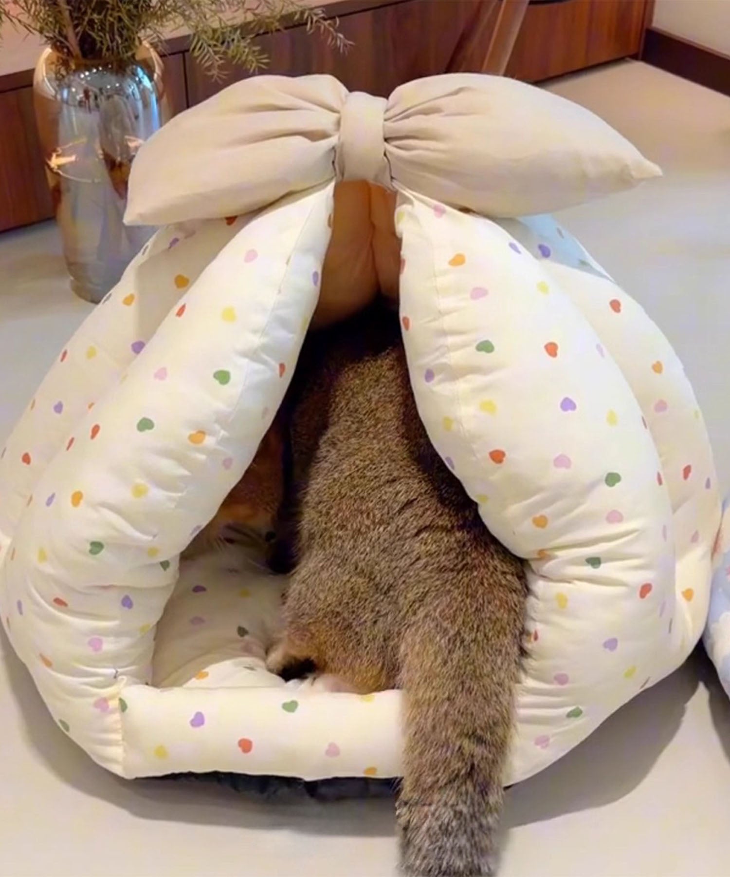 Big Ribbon Pet Hideaway Bed