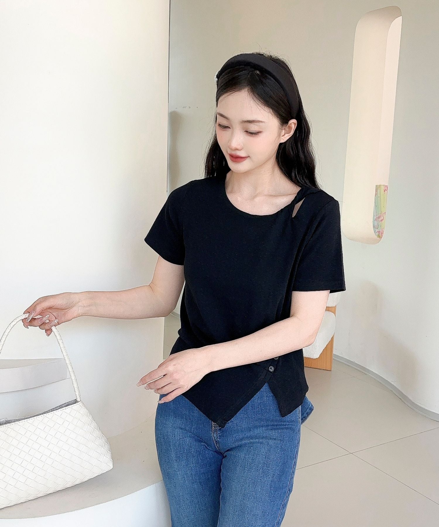 【Jasmine】カットアウトアシメトリーデザインTシャツ
