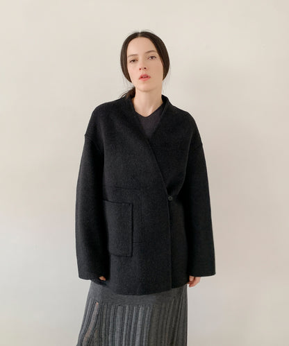 DECADE CLASSIC ノーカラーリバーウールコート