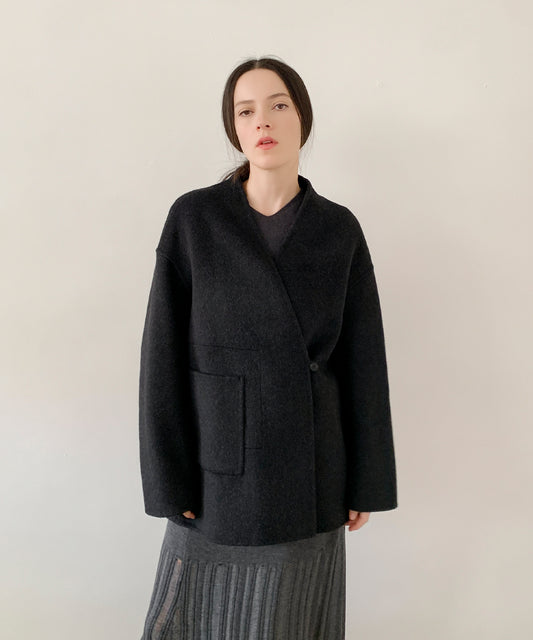 DECADE CLASSIC ノーカラーリバーウールコート