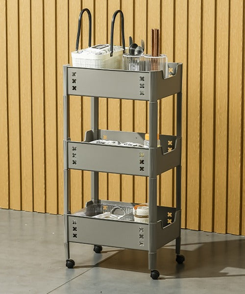 キャスター付きで移動可能な３段ラック