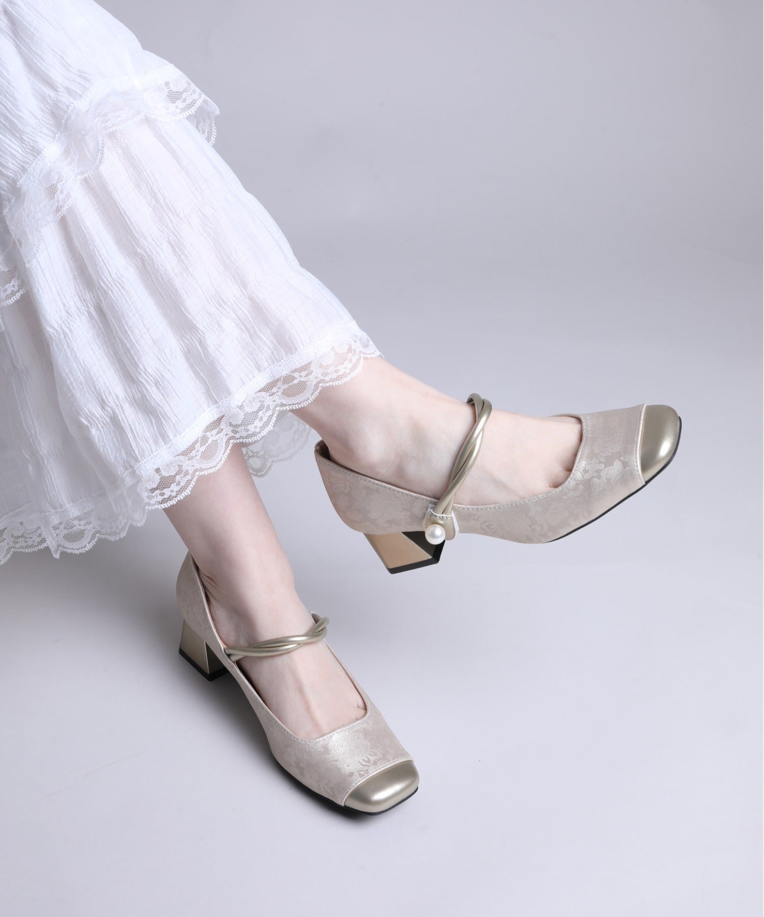 【shoes365】刺繍模様　切り替えつま先デザインパンプス