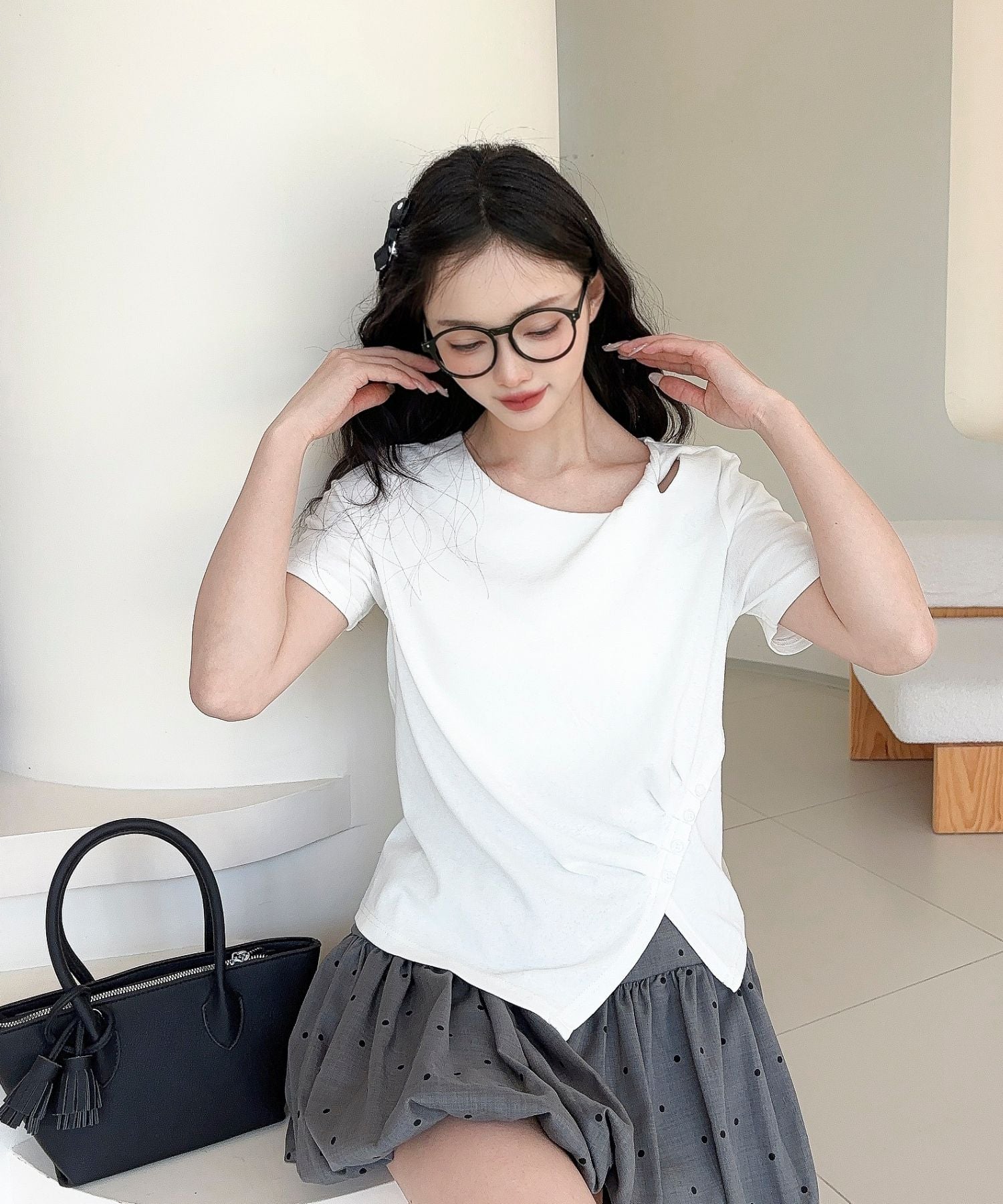 【Jasmine】カットアウトアシメトリーデザインTシャツ