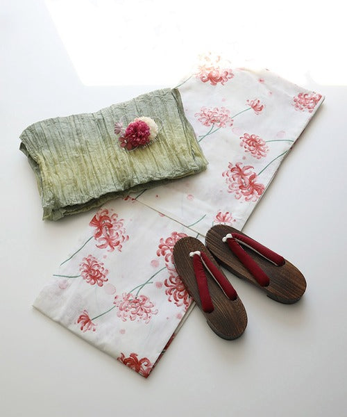 Floral Cotton Yukata 4-Piece Set: Yukata, Hecho Obi, Geta, Hair Ornament