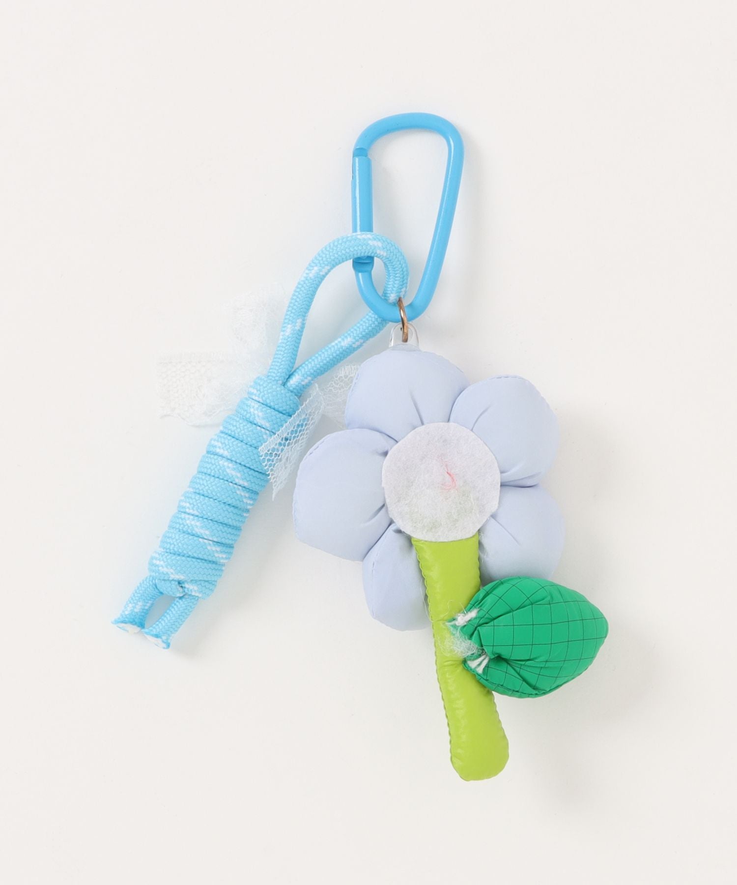 布花チャーム付きキーホルダー