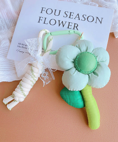 布花チャーム付きキーホルダー