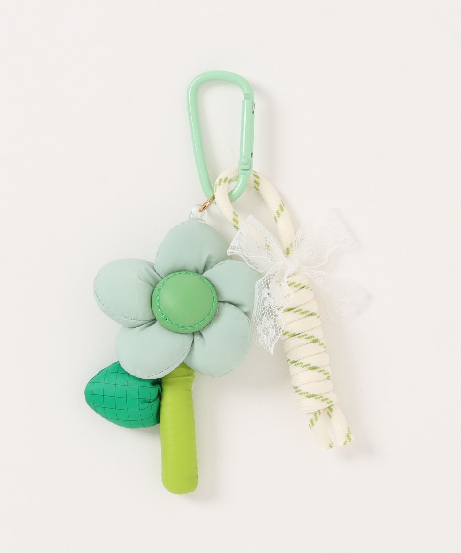 布花チャーム付きキーホルダー