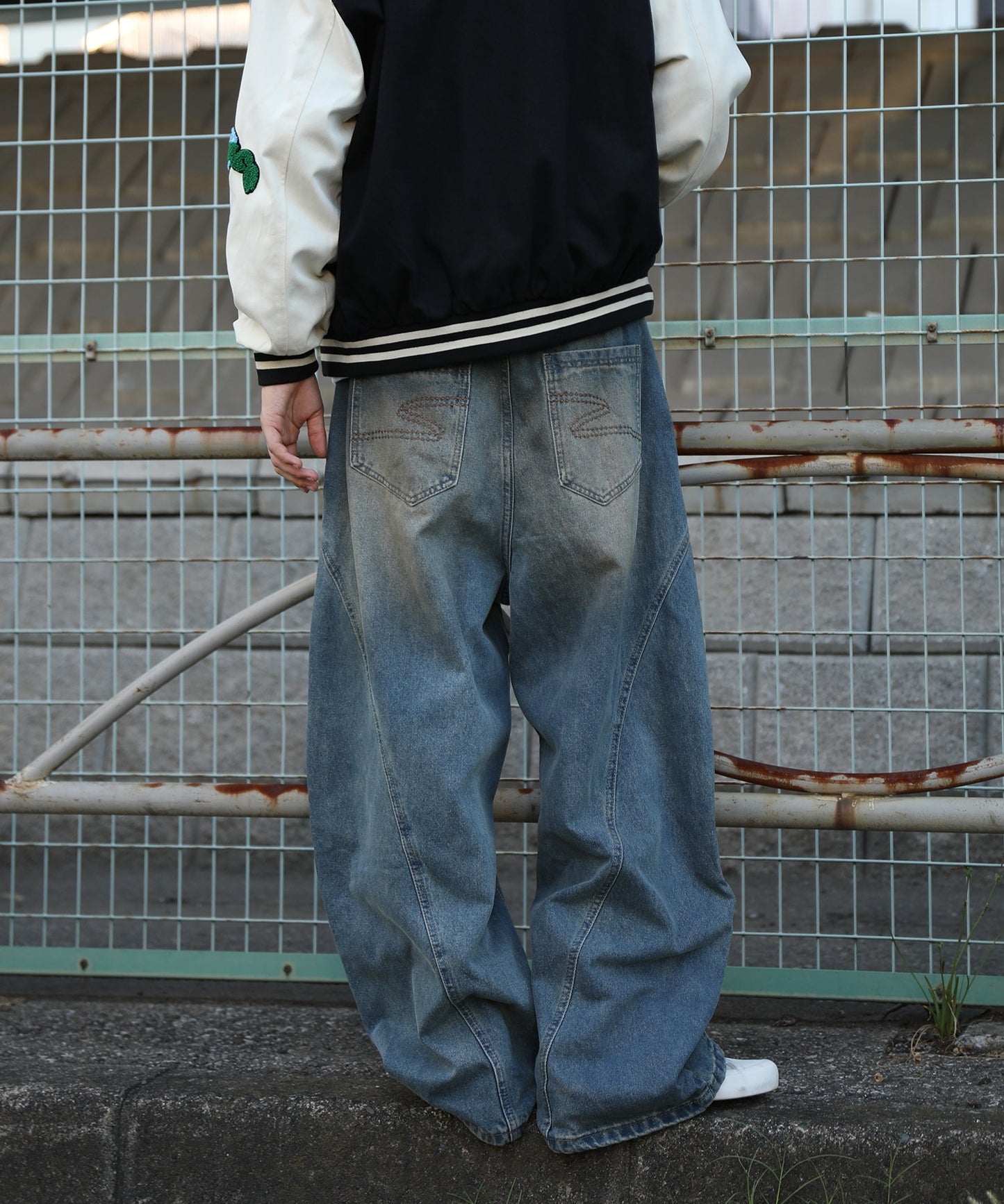 コクーン 古着風 デニムパンツ