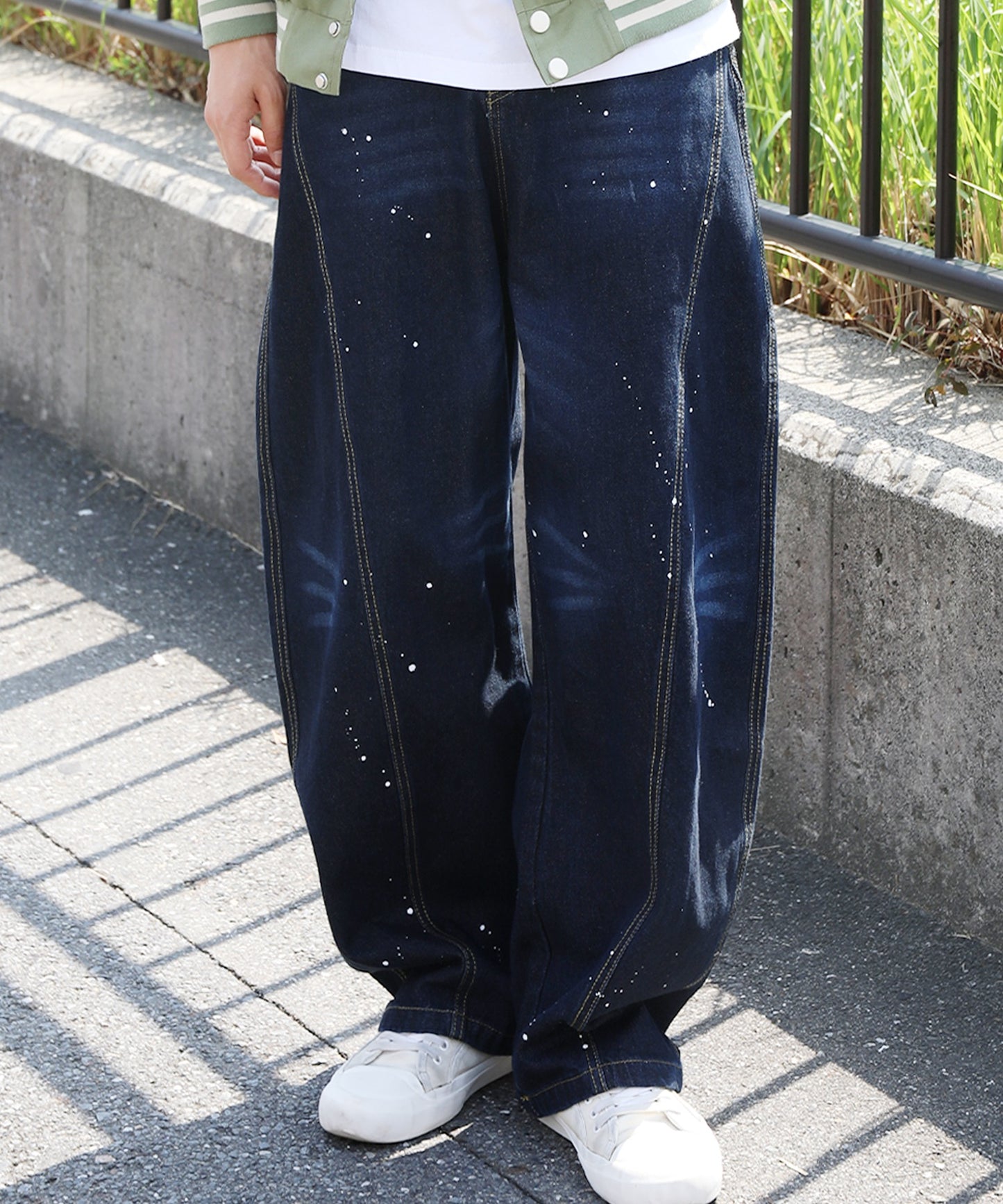 コクーン ペンキ加工 デニムパンツ
