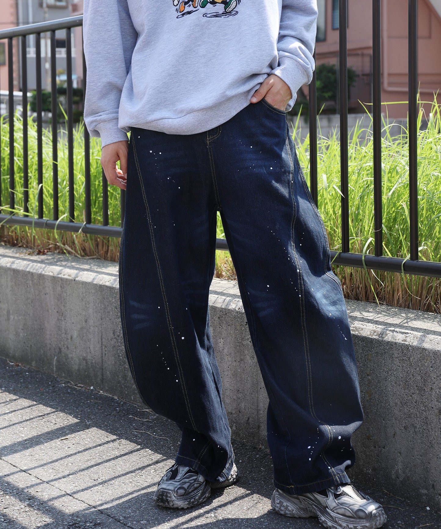 コクーン ペンキ加工 デニムパンツ