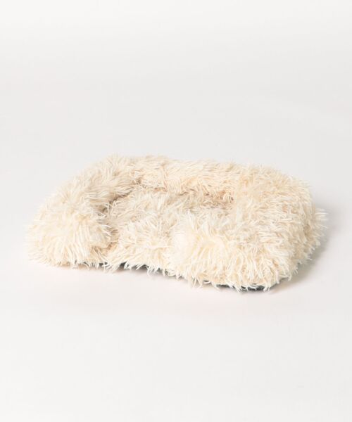 Fluffy sofa-style pet bed