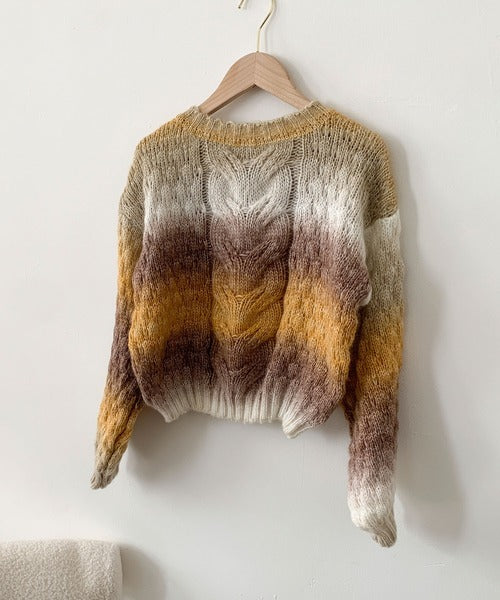 グラデーションケーブル編みニットプルオーバー