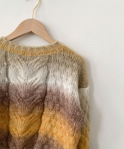 グラデーションケーブル編みニットプルオーバー