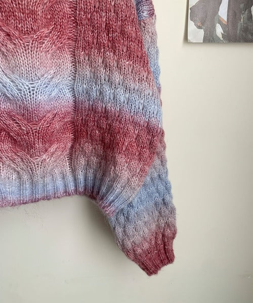 グラデーションケーブル編みニットプルオーバー