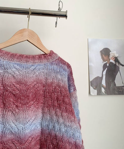 グラデーションケーブル編みニットプルオーバー