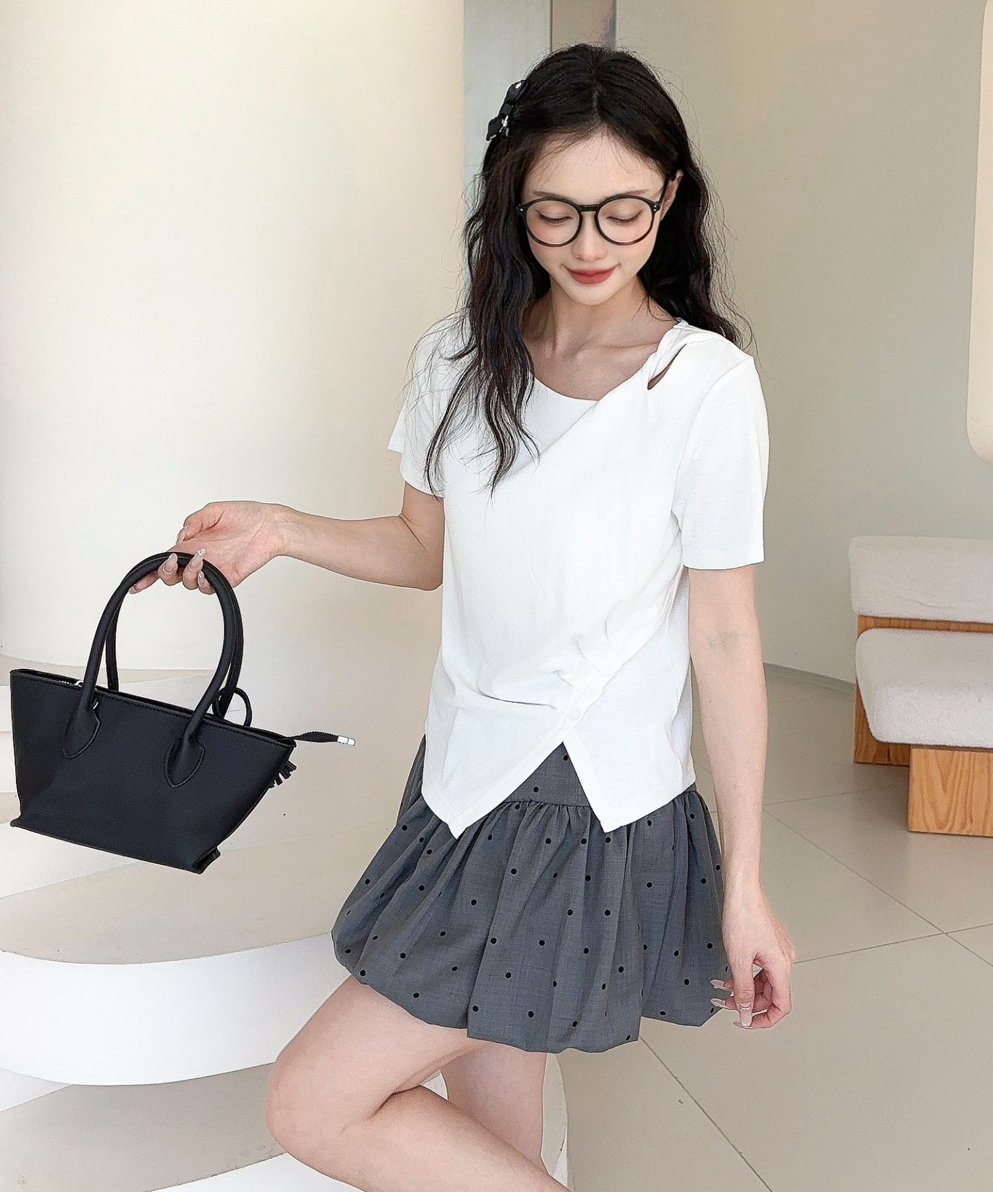 【Jasmine】カットアウトアシメトリーデザインTシャツ