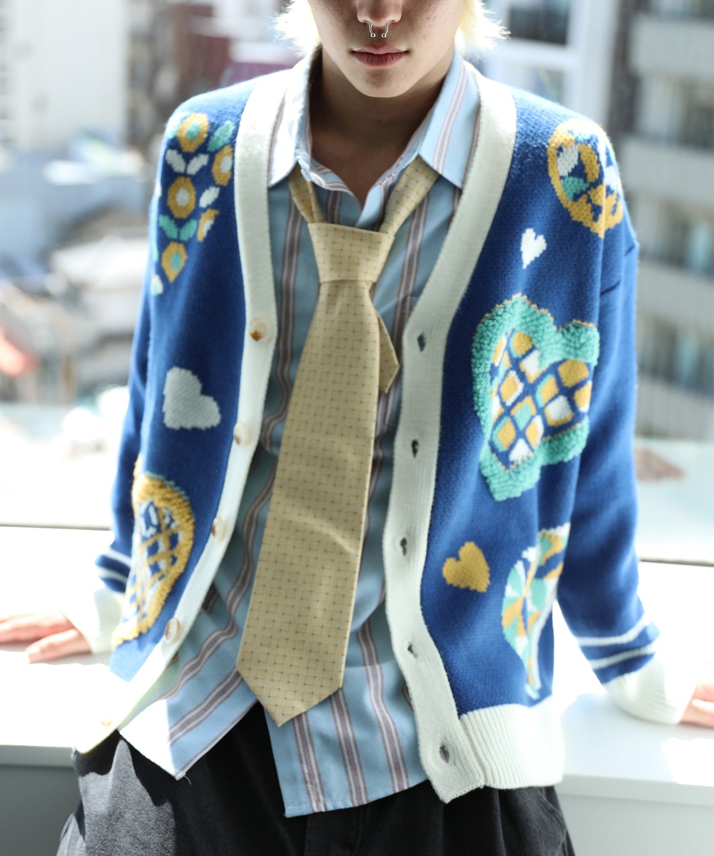 [HOOK -original-] Retro-style Sagara embroidery heart pattern V-neck cardigan