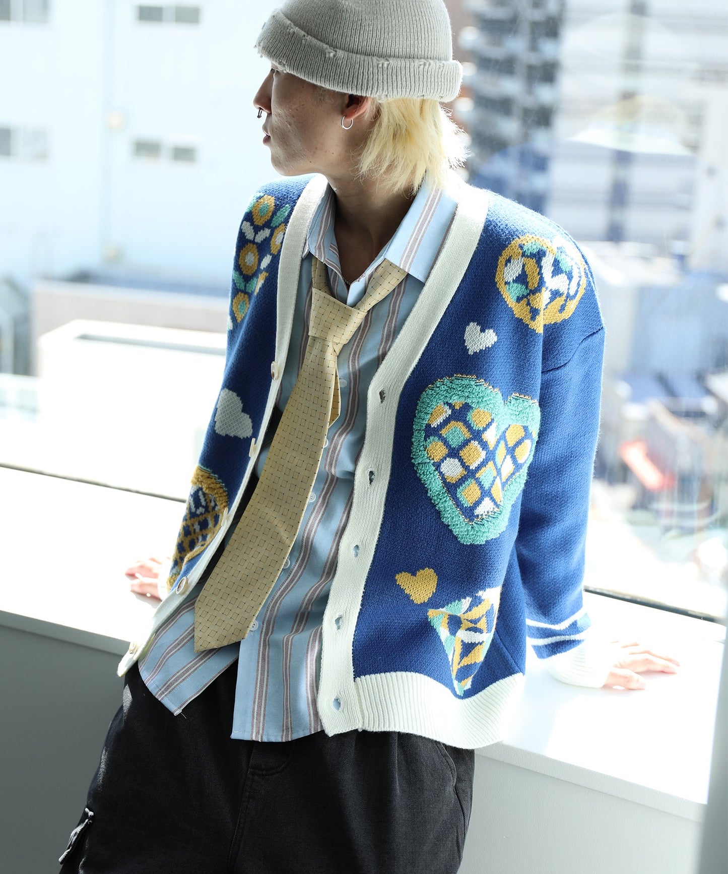 [HOOK -original-] Retro-style Sagara embroidery heart pattern V-neck cardigan