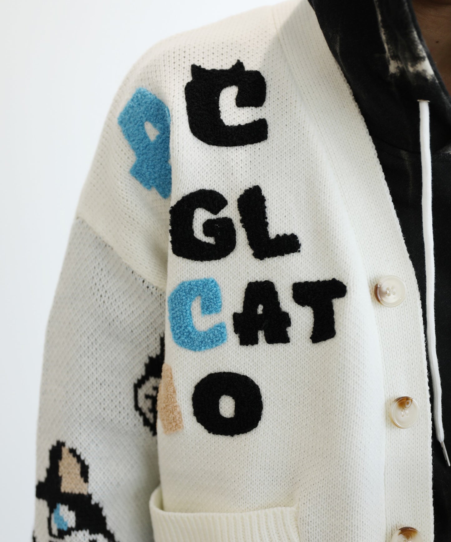 [HOOK -original-] Super cute Sagara embroidery cat pattern V-neck cardigan