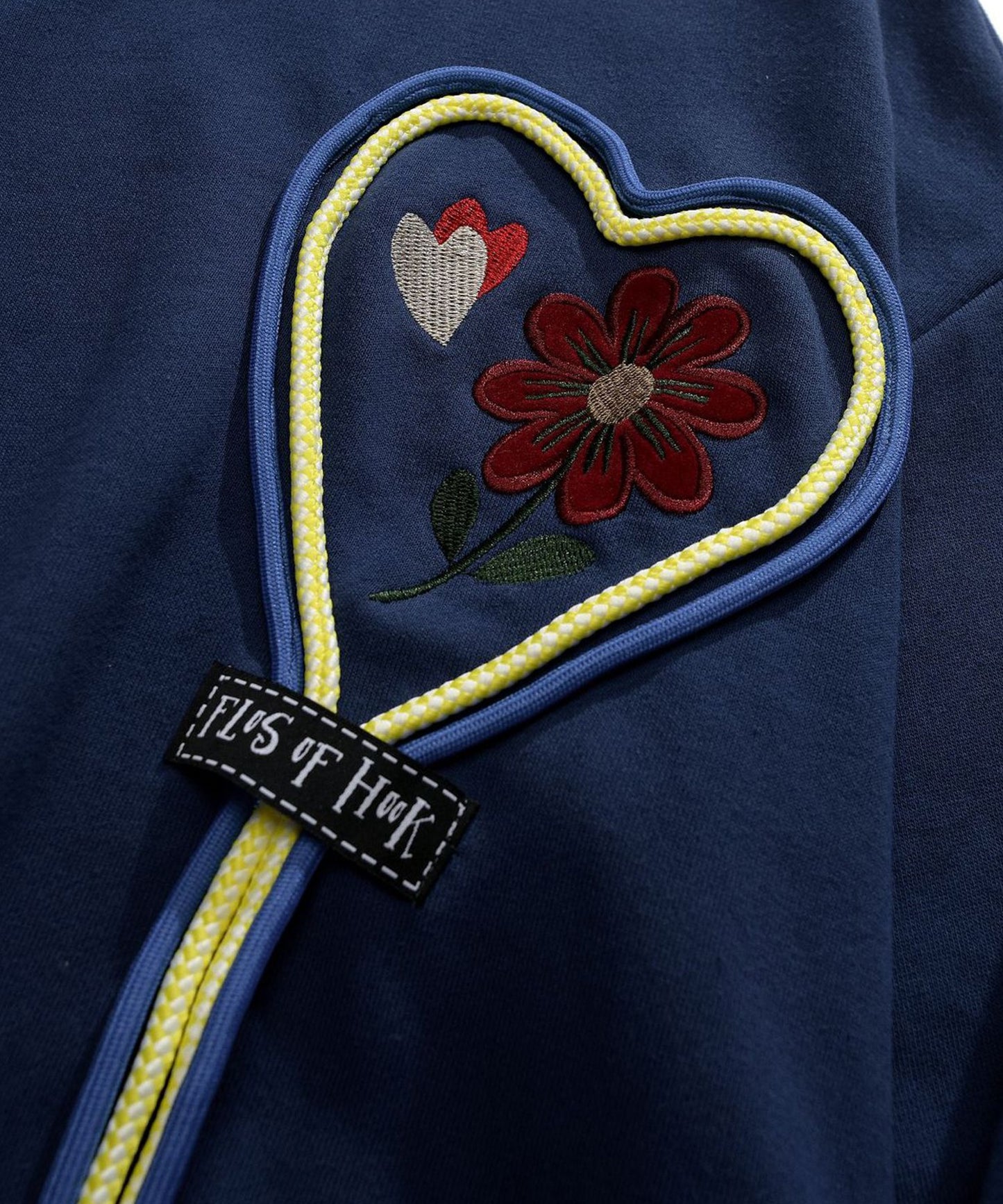 【HOOK -original- 】レトロ調花刺繍ハート紐デザインスウェット