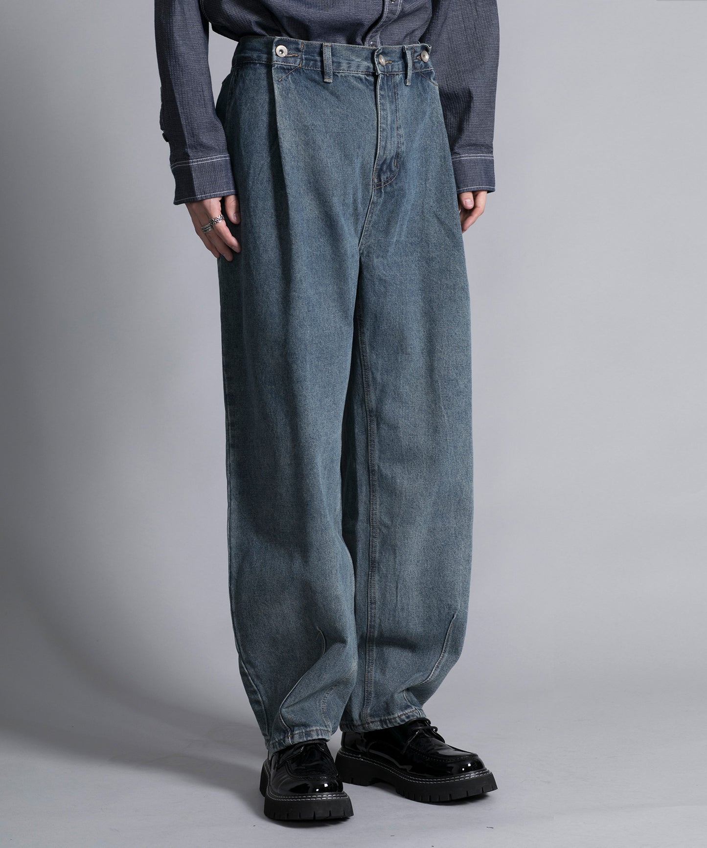 【aimoha neo】BAGGY DOUBLE　BELT TUCK JEANS