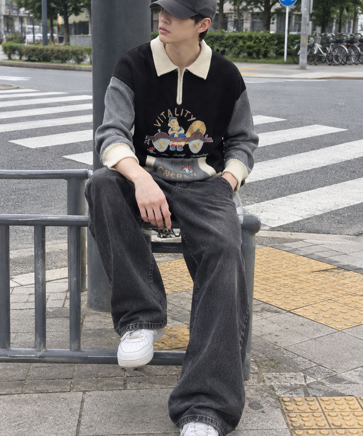 [HOOK] Vintage clothing style character embroidery switching polo knit