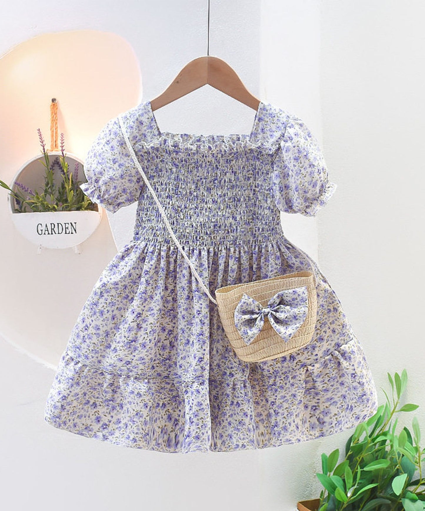 【aimoha-KIDS-】小花柄シャーリングワンピース（バッグ付き）(SS)