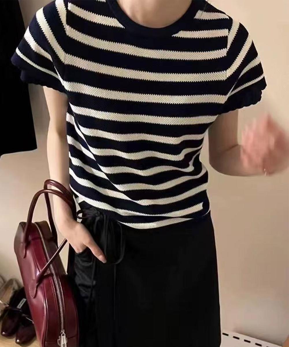 ボーダー柄ニットトップス