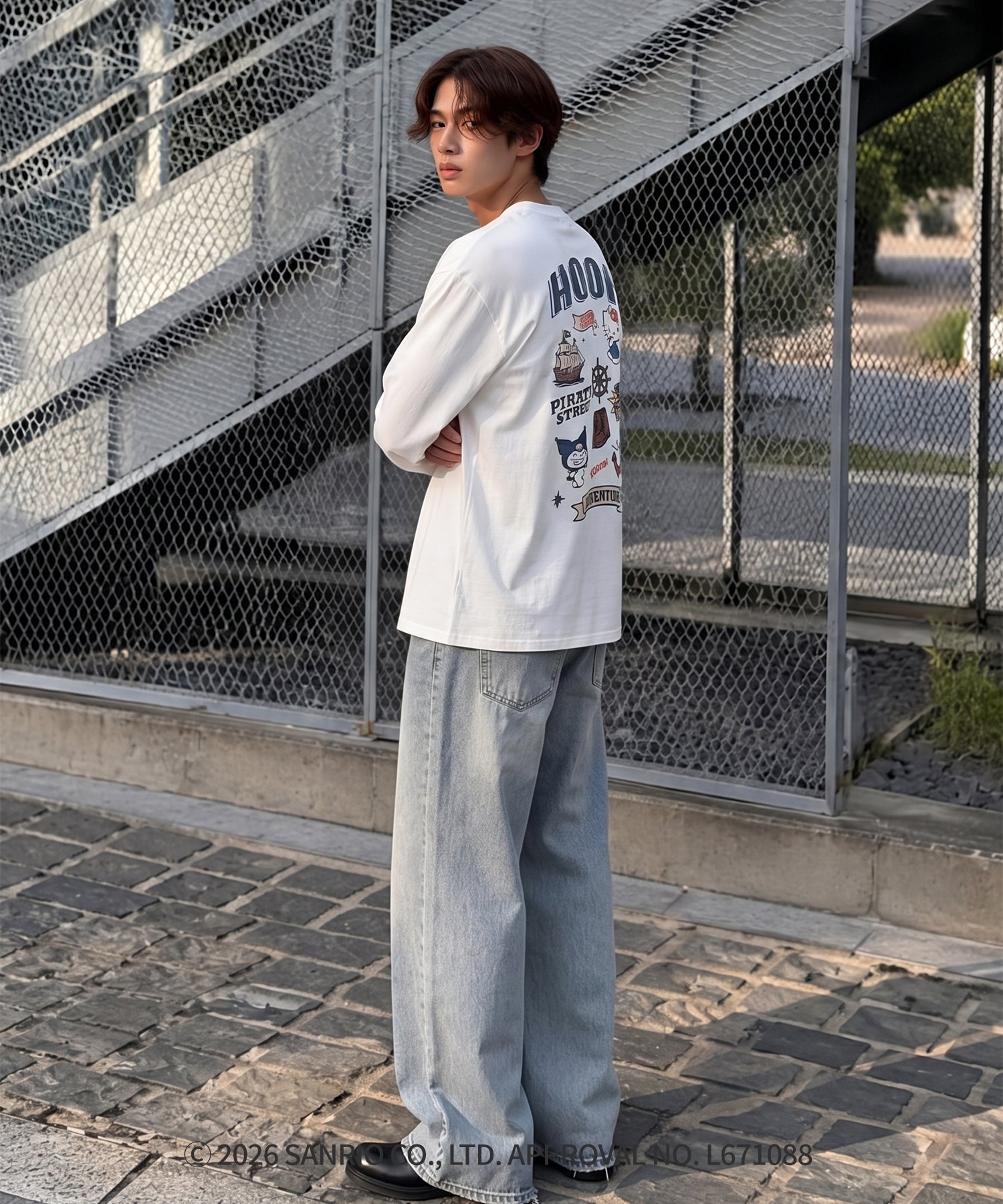 HOOK -original-　サンリオキャラクターズ コラボ バックプリントロンTEE