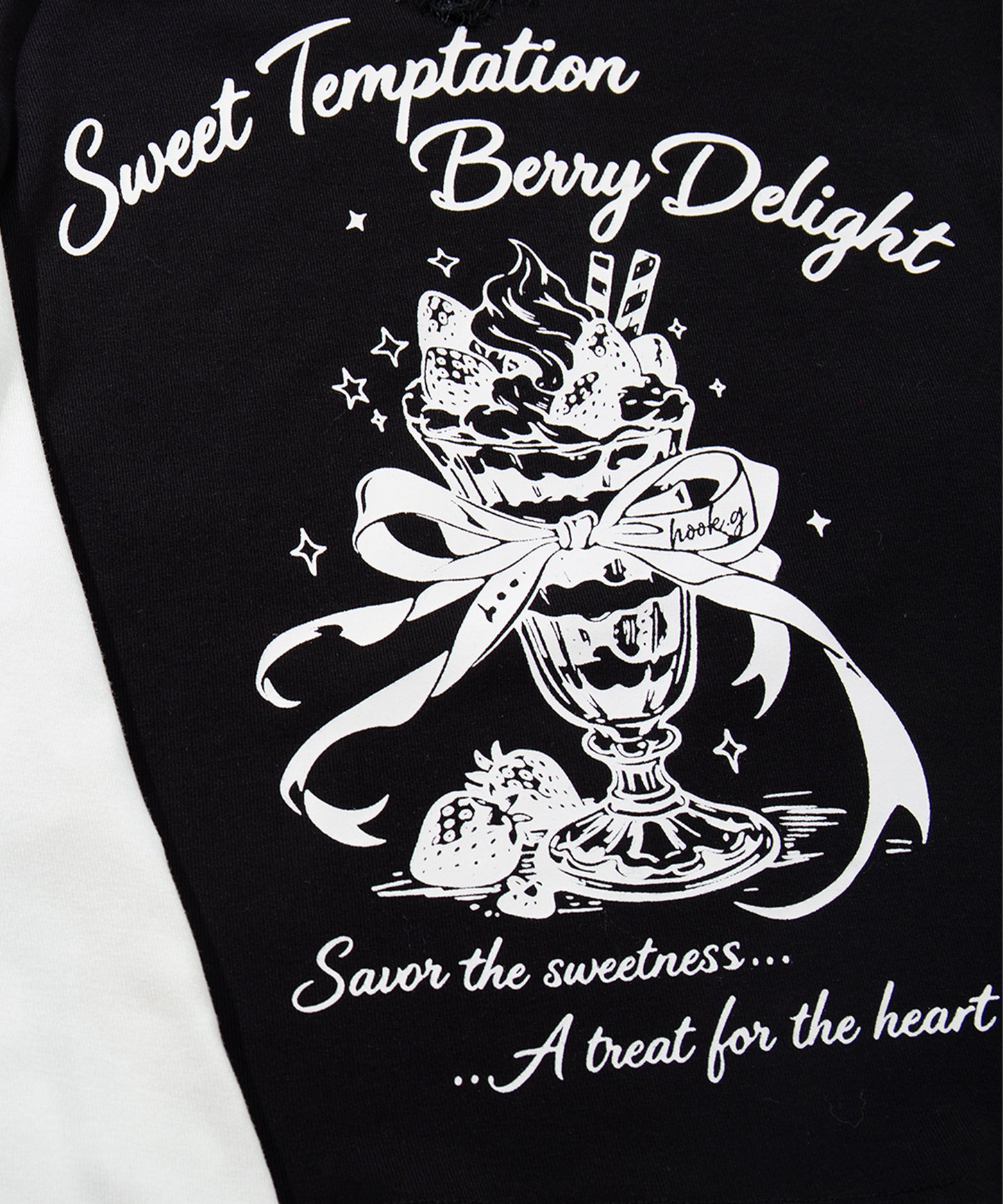 HOOK　for girls -original-　レースVネックプリントシャーリングトップス