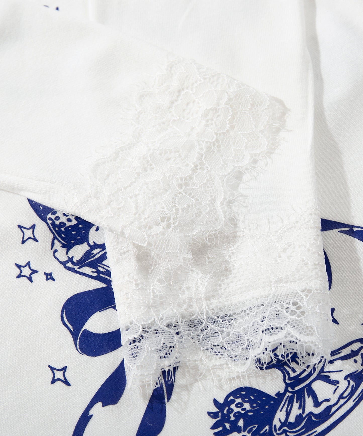 HOOK　for girls -original-　レースVネックプリントシャーリングトップス