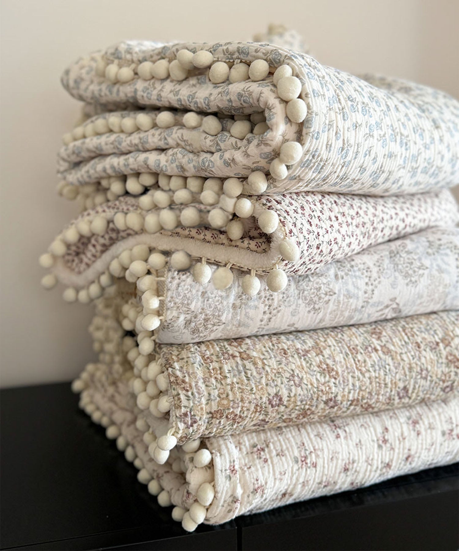 ポンポンリバシーブルブランケット