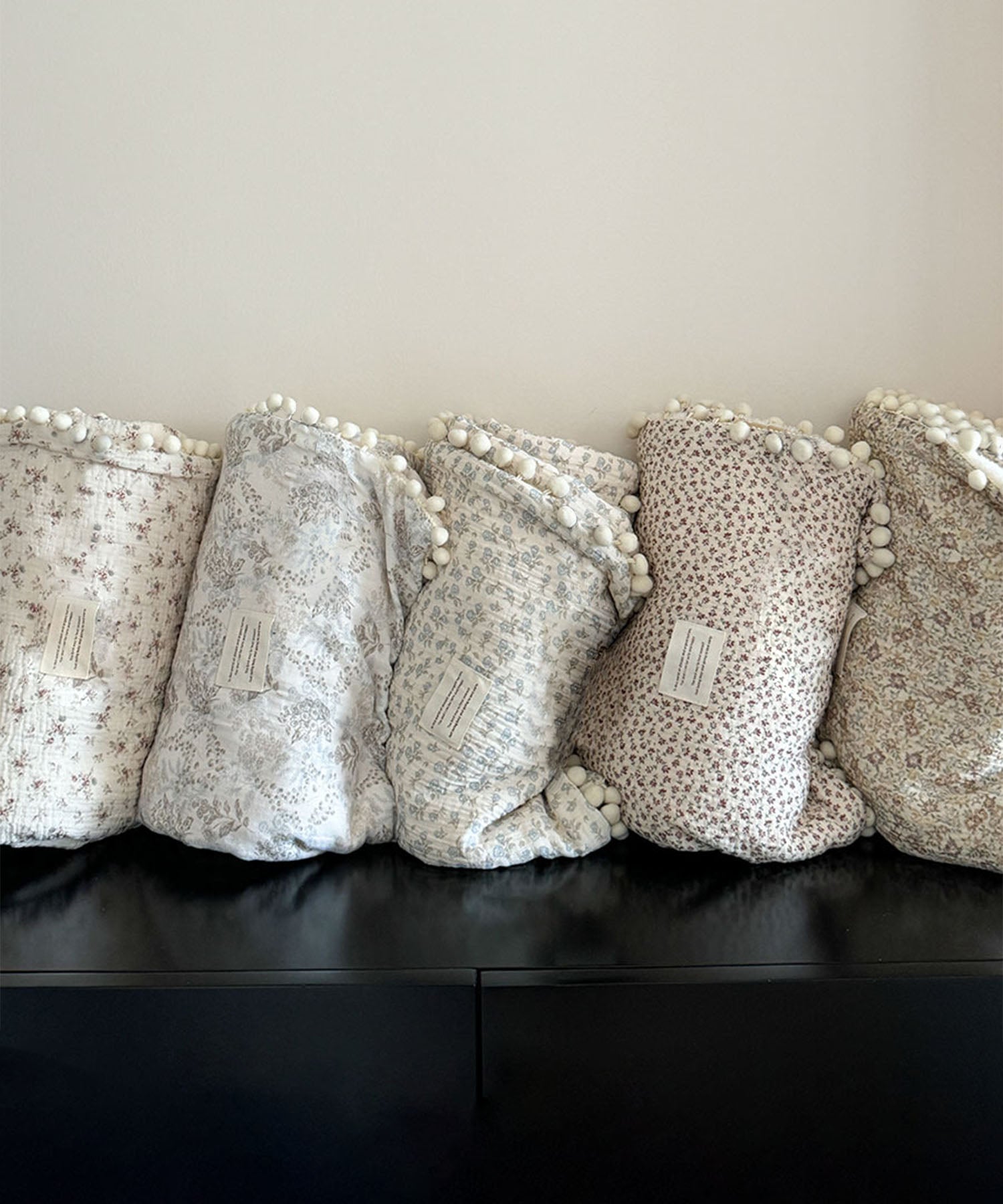 ポンポンリバシーブルブランケット