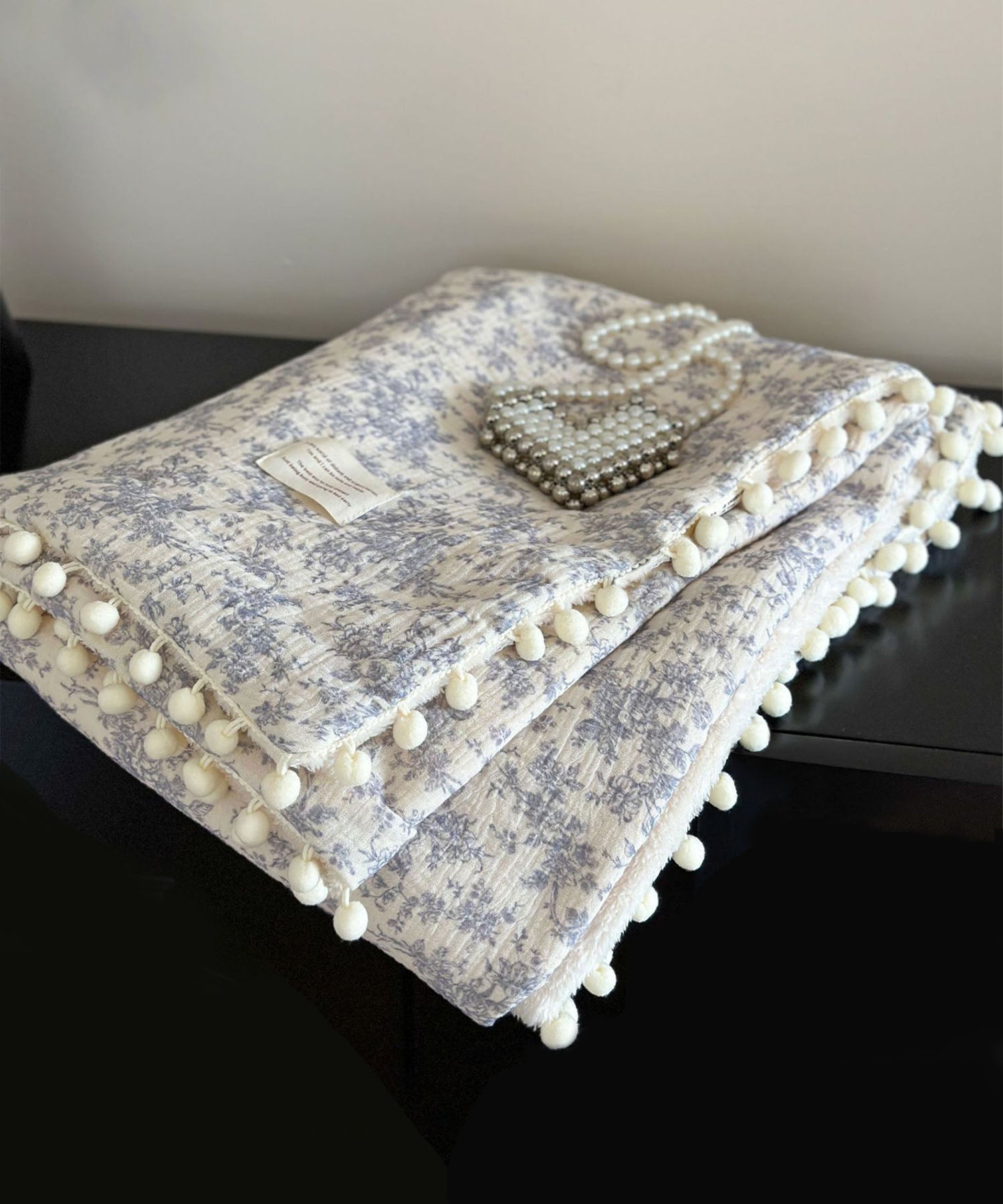 ポンポンリバシーブルブランケット