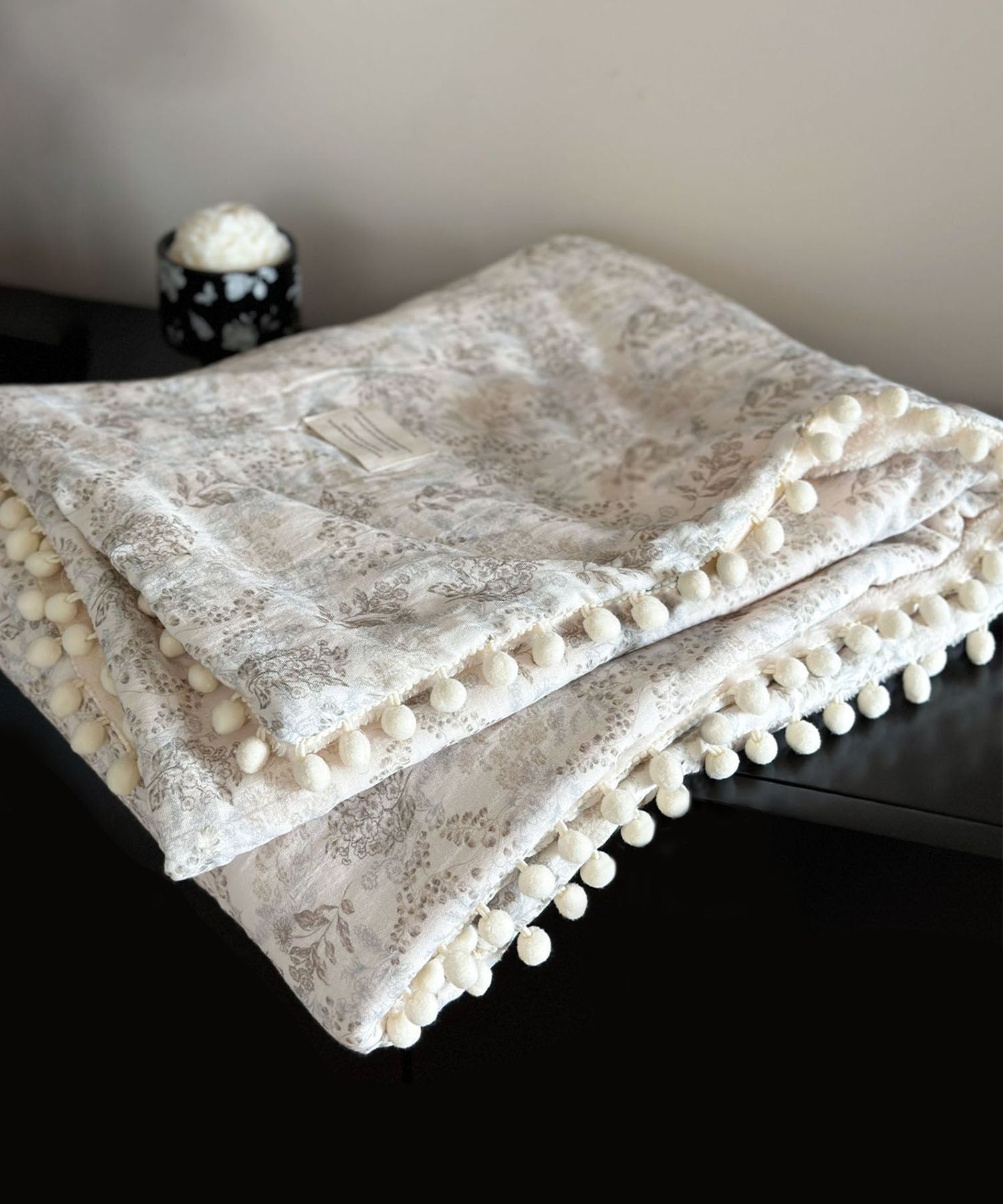 ポンポンリバシーブルブランケット