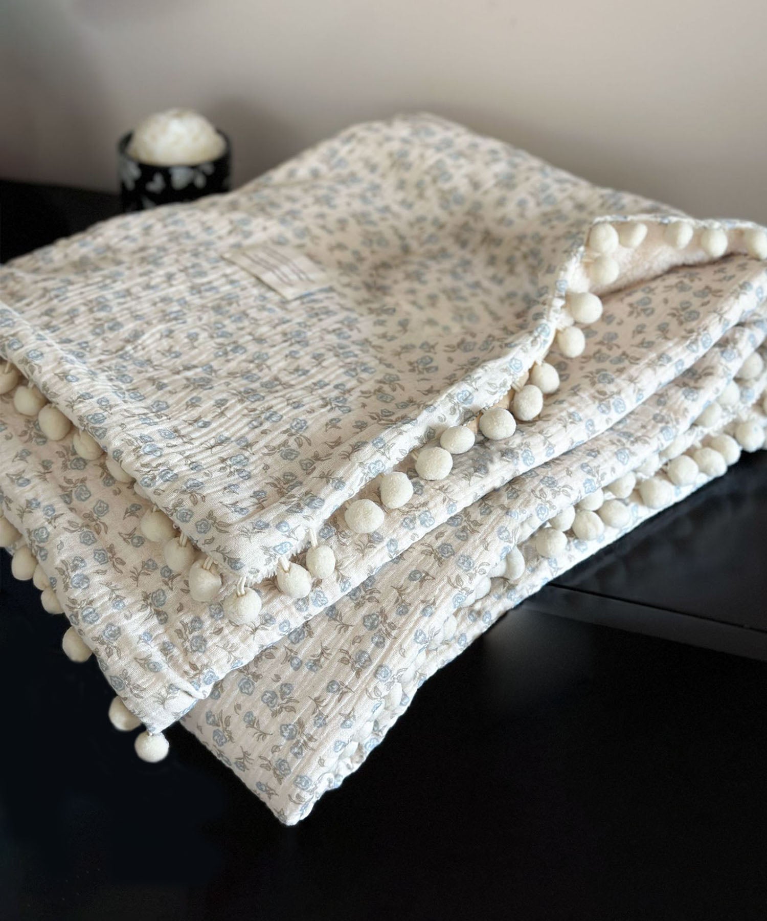 ポンポンリバシーブルブランケット