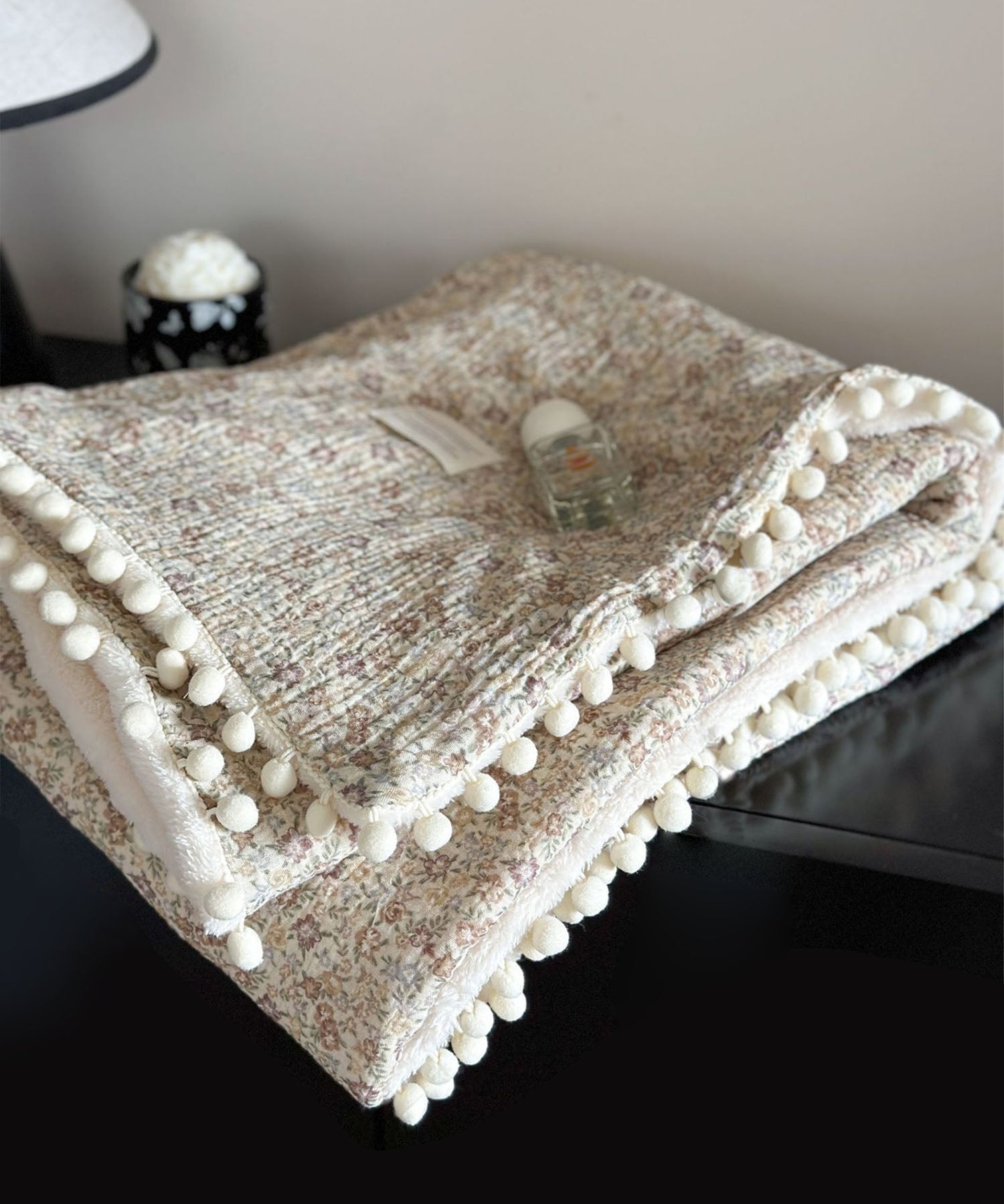 ポンポンリバシーブルブランケット