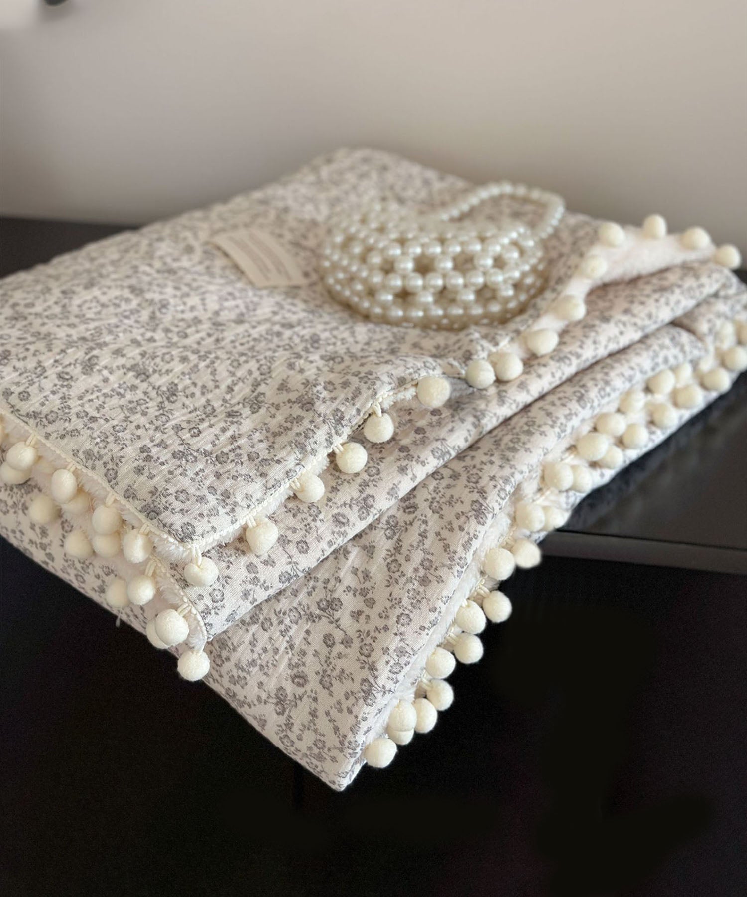 ポンポンリバシーブルブランケット