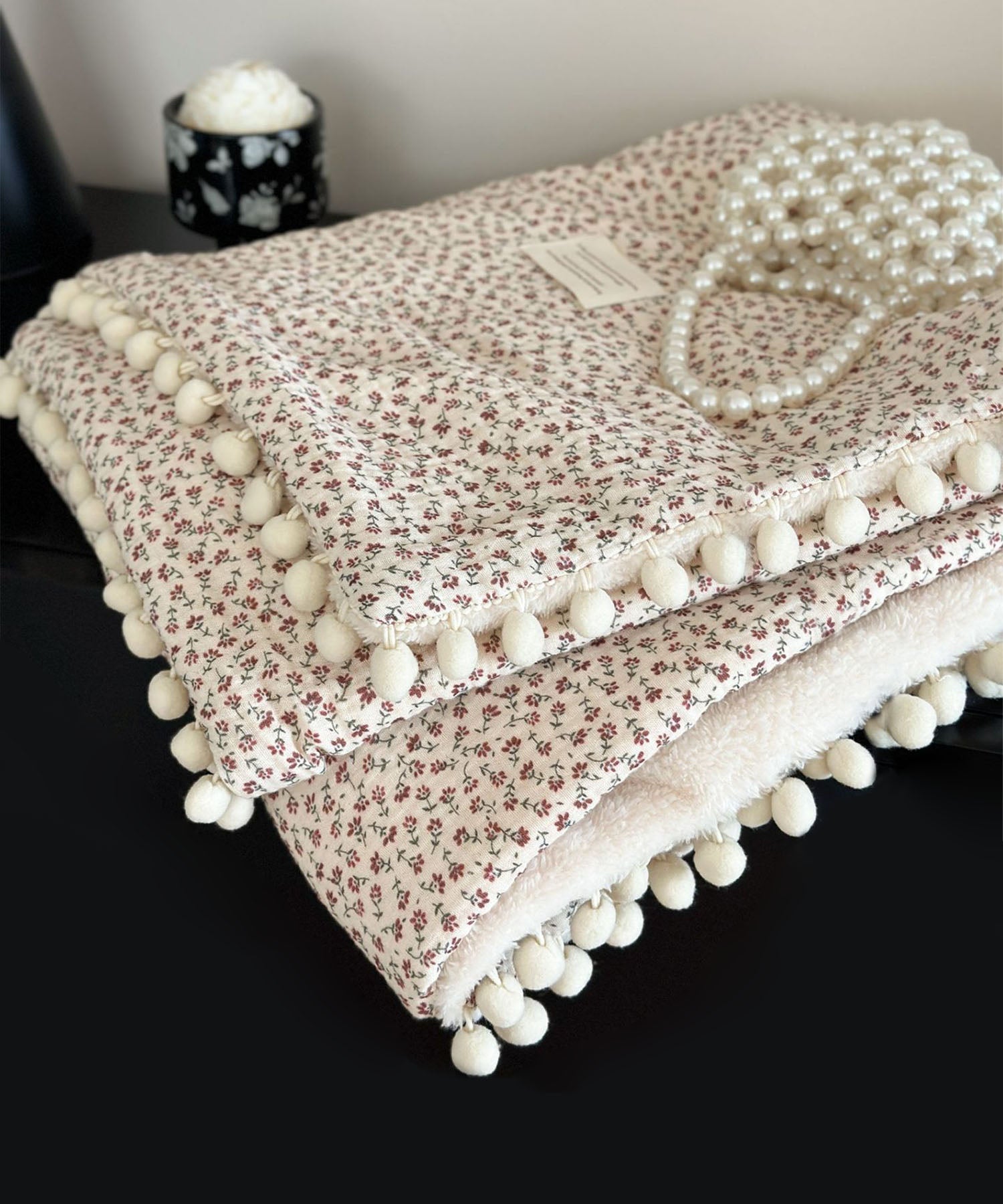 ポンポンリバシーブルブランケット