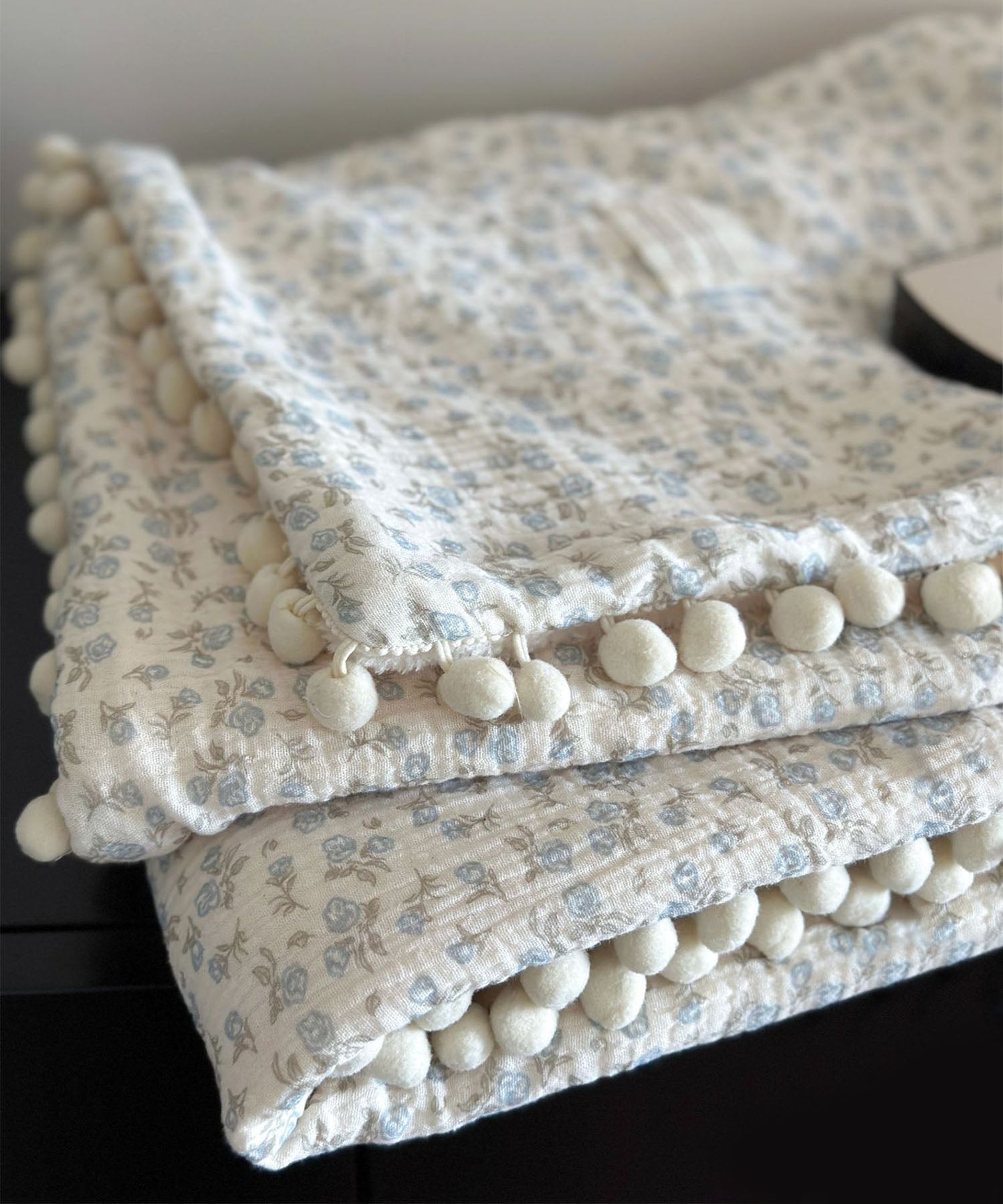 ポンポンリバシーブルブランケット