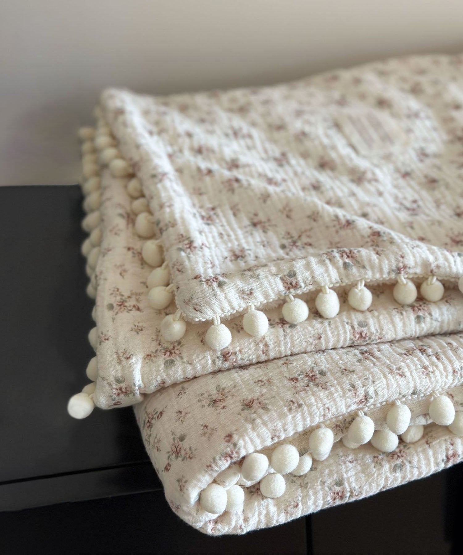 ポンポンリバシーブルブランケット