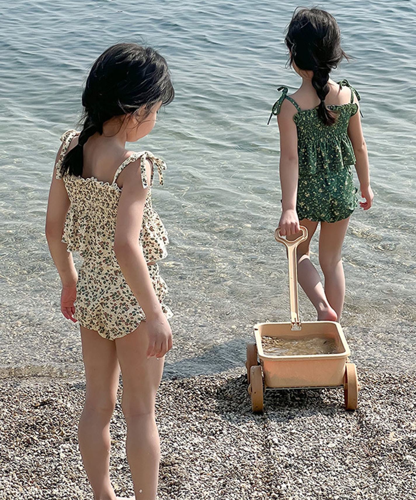 【aimoha-KIDS-】キッズ　花柄シャーリングビキニ　2点セット (SS)