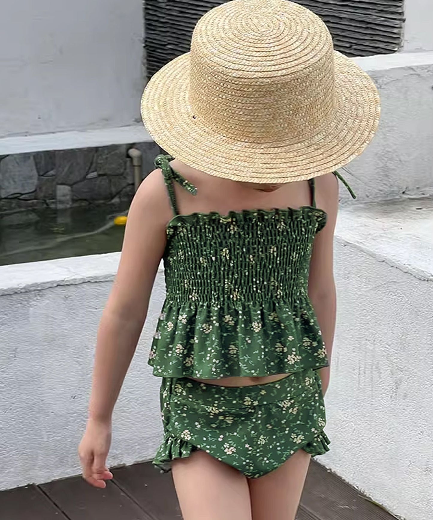 【aimoha-KIDS-】キッズ　花柄シャーリングビキニ　2点セット (SS)