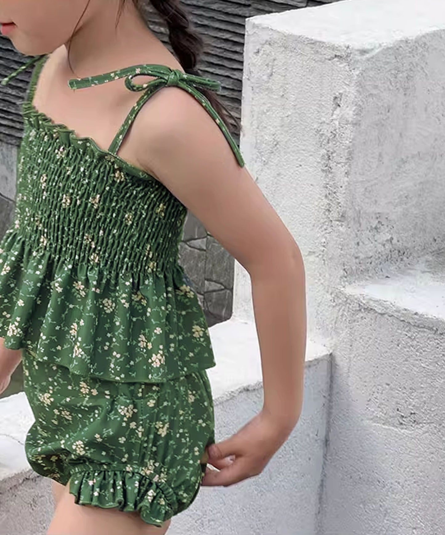 【aimoha-KIDS-】キッズ　花柄シャーリングビキニ　2点セット (SS)