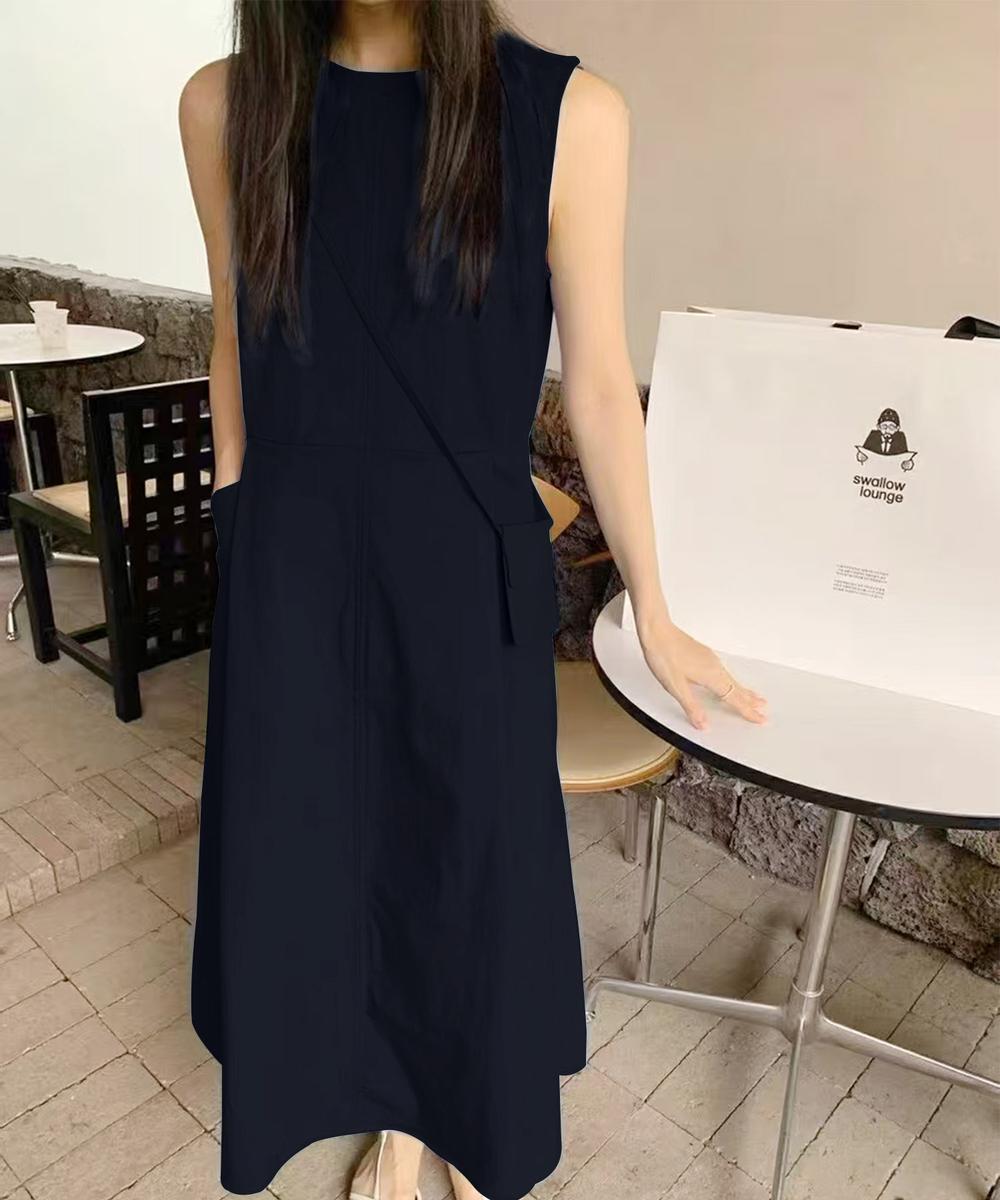 ミニポーチ付きノースリーブワンピース