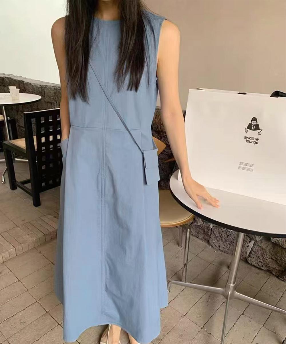 ミニポーチ付きノースリーブワンピース