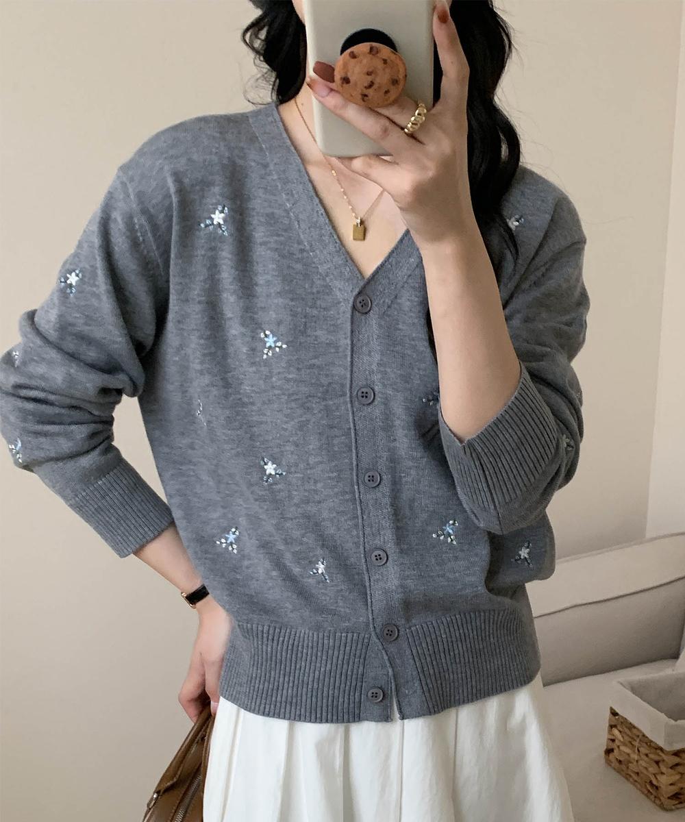 【aimoha】小さな刺繍入りVネックニットカーディガン
