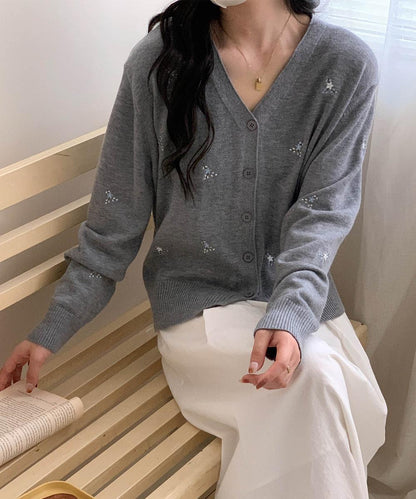【aimoha】小さな刺繍入りVネックニットカーディガン