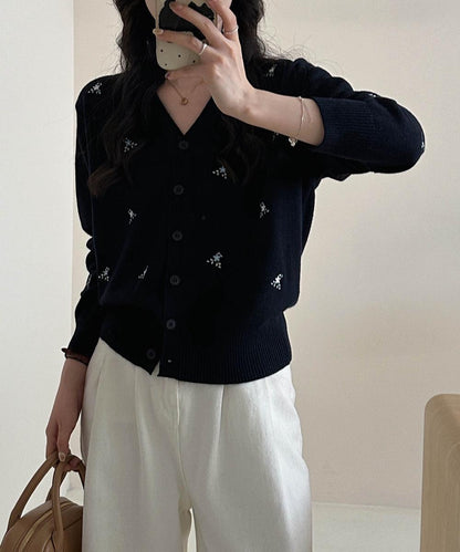 【aimoha】小さな刺繍入りVネックニットカーディガン