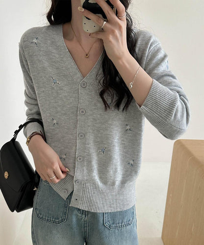 【aimoha】小さな刺繍入りVネックニットカーディガン